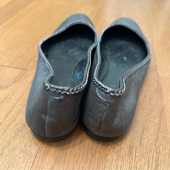 Talbots Women's 8B Pewter Metallic Leather Ballerina Flats With Chain Accent - Picture 9 of 10
